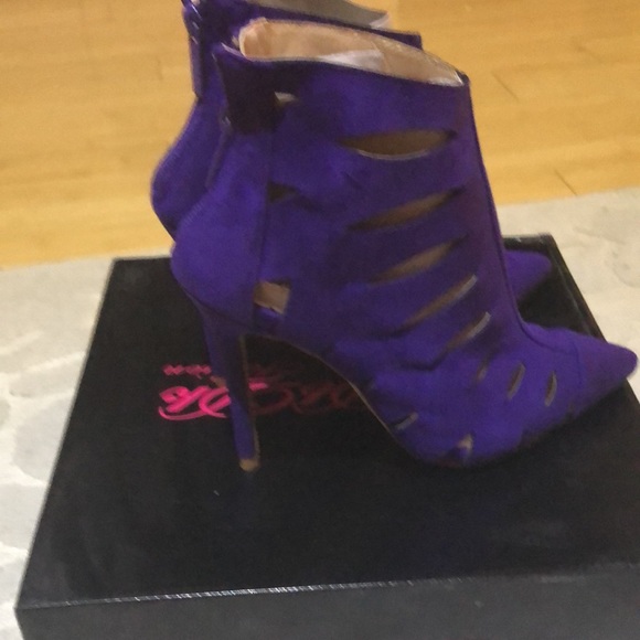 New with box purple heels - Picture 2 of 2